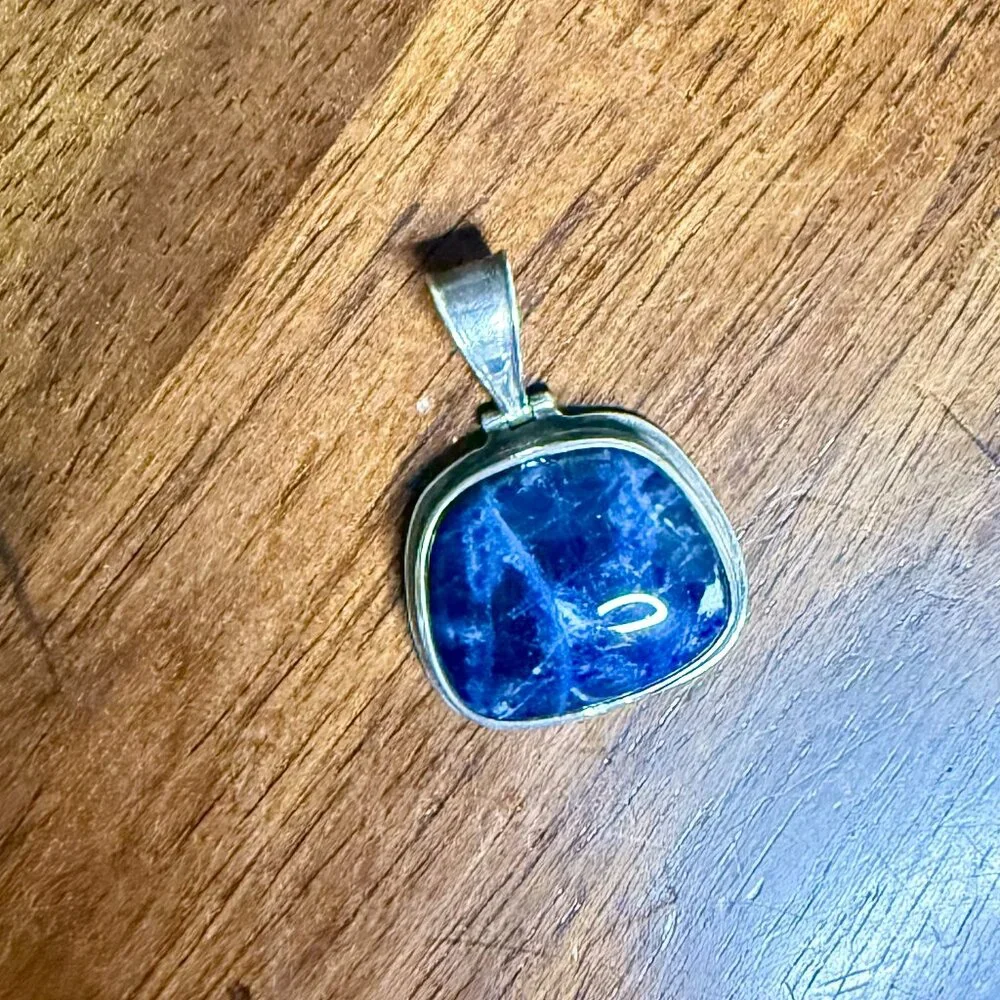Retired Silpada Sterling Silver Pendant, Solid 925 Silver W/ Large Lapis Lazuli - Picture 3 of 3